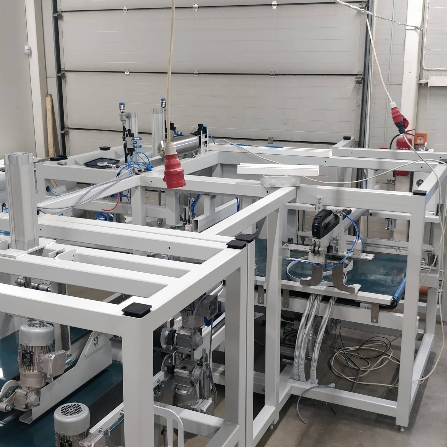 Automaatne tekkide ja patjade pakkeliin