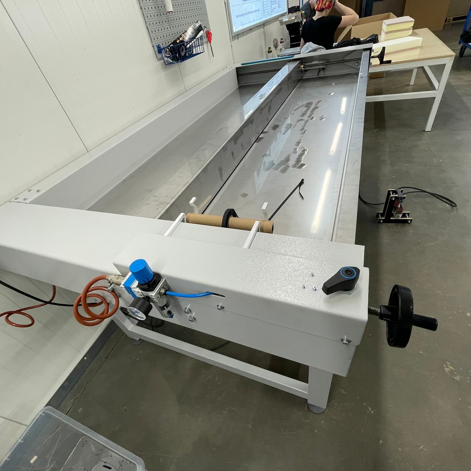 Custom glueing press